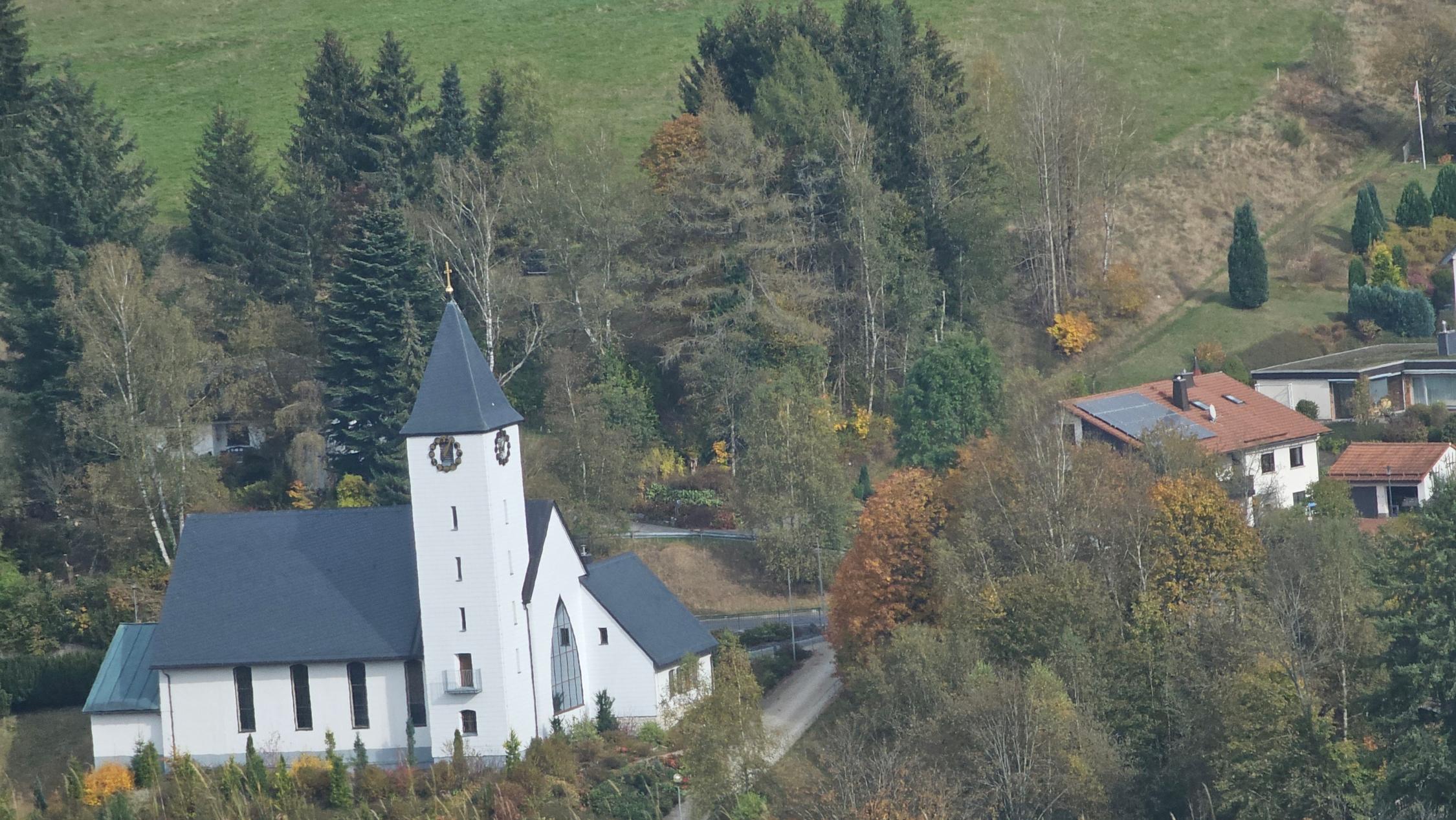 Kirche Herbst 2024