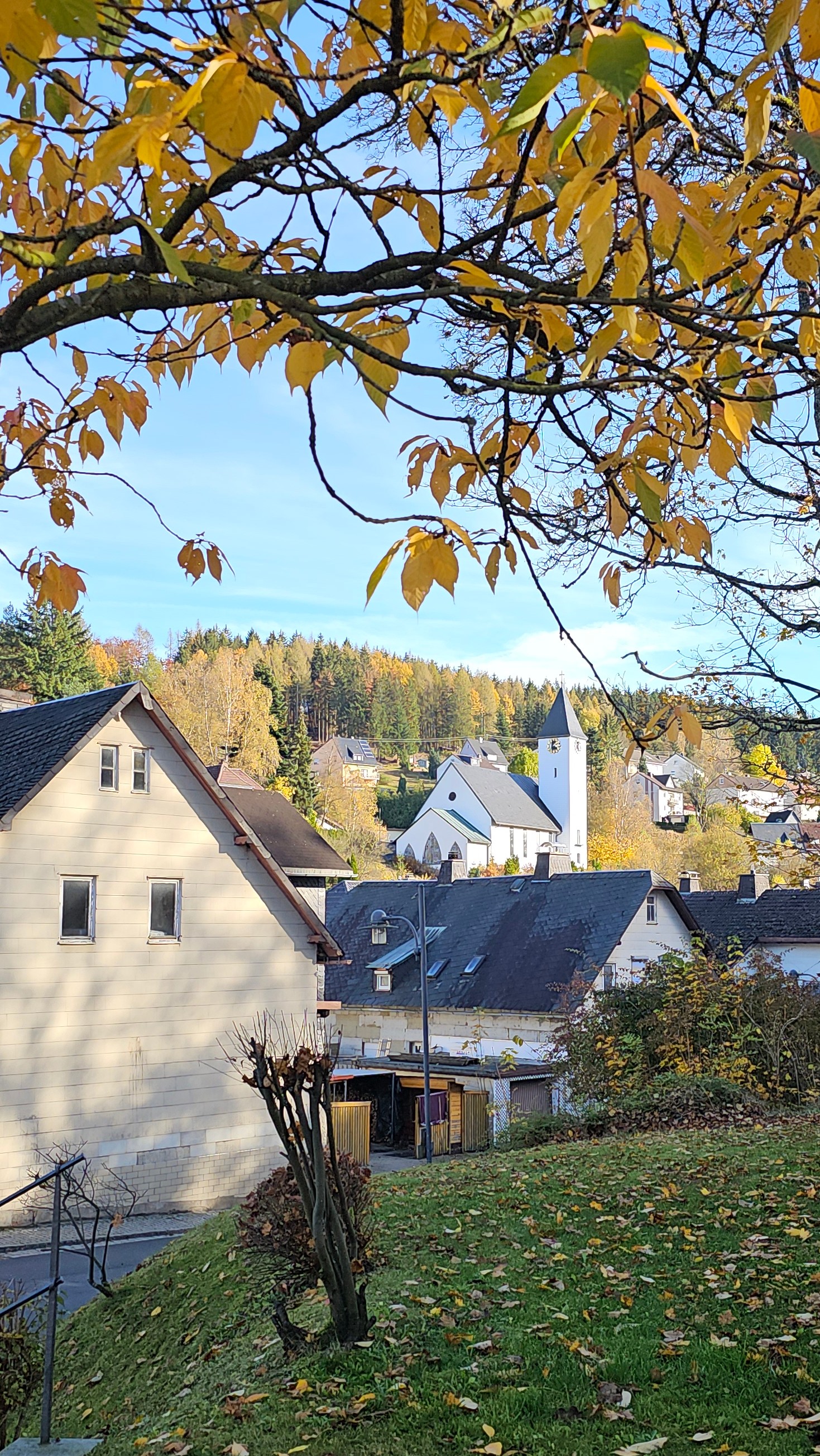 Kirche Herbst 2024