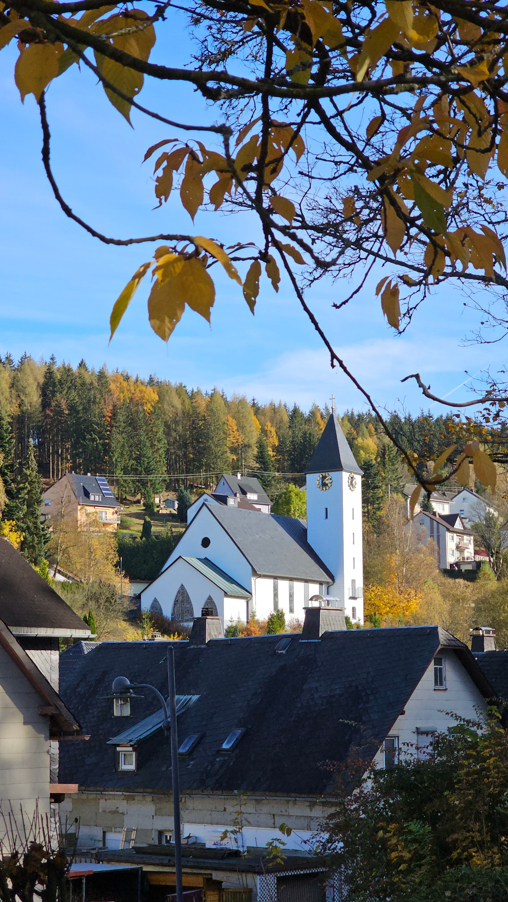 Kirche Herbst 2024