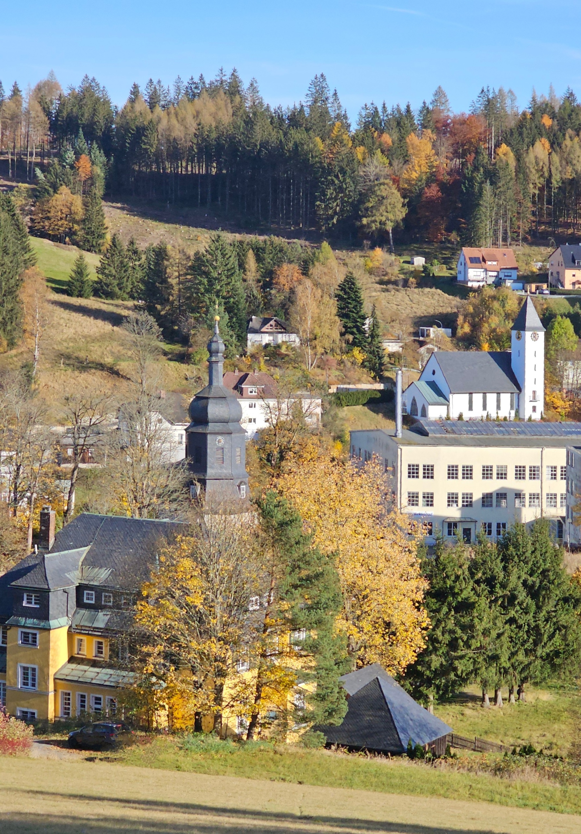Kirche Herbst 2024
